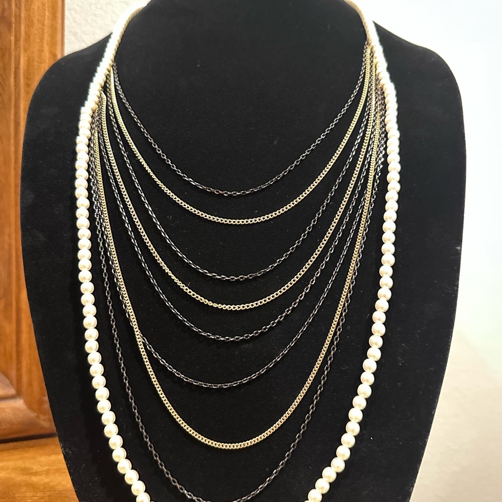 Elegant Gold and Black Layered Necklace